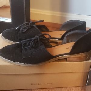 Black Oxford with cutout sides